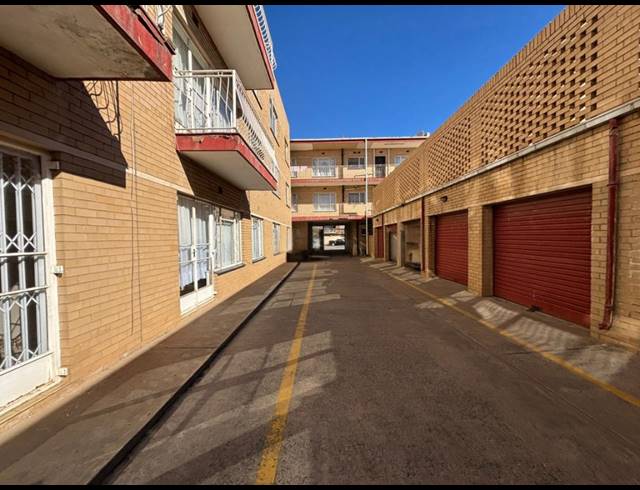 2 BEDROOM FLAT FOR SALE IN VEREENIGING CENTRAL